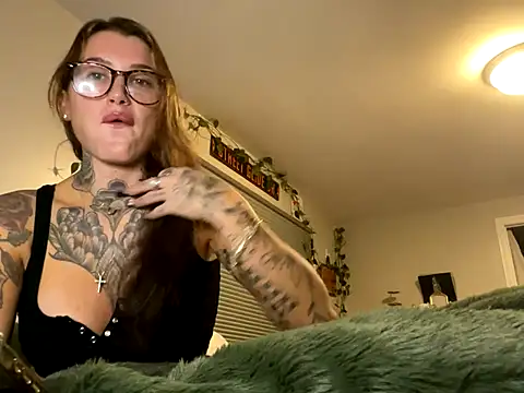 lexymarie online show from 10-28-25, 01:28