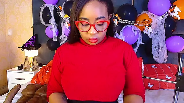 CaseyMoon online show from 10-28-25, 12:48