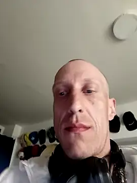 ReneJurik online show from 03-22-25, 01:00