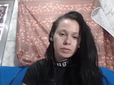 Snapshot of Venusluxodomme chatting on 10-03-25, 02:40 Venusluxodomme online show from 10-03-25, 02:40