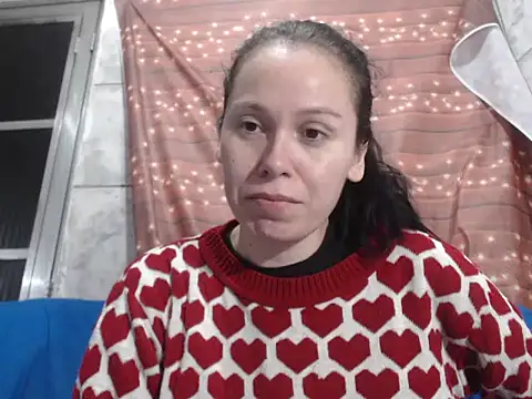 Snapshot of Venusluxodomme chatting on 09-27-25, 04:51 Venusluxodomme online show from 09-27-25, 04:51