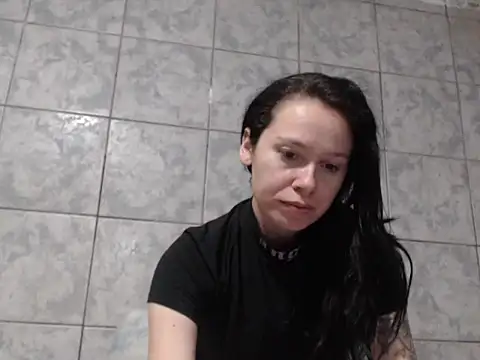 Snapshot of Venusluxodomme chatting on 10-26-25, 01:22 Venusluxodomme online show from 10-26-25, 01:22