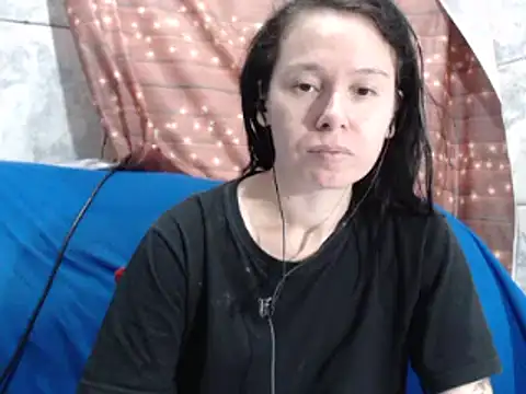 Snapshot of Venusluxodomme chatting on 10-12-25, 02:51 Venusluxodomme online show from 10-12-25, 02:51