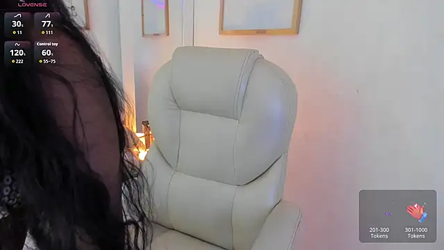 Snapshot of zobe_love chatting on 05-30-26, 05:40 zobe love online show from 05-30-26, 05:40