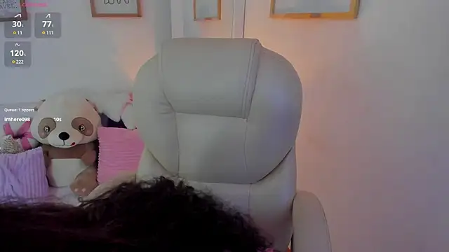 Snapshot of zobe_love chatting on 04-22-26, 05:09 zobe love online show from 04-22-26, 05:09