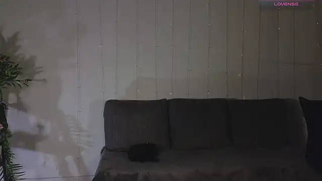 Snapshot of MelodyKey chatting on 03-05-25, 05:18 MelodyKey online show from 03-05-25, 05:18