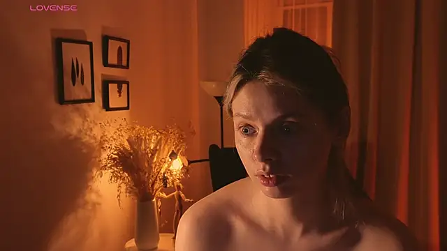 Snapshot of MelodyKey chatting on 12-23-24, 07:09 MelodyKey online show from 12-23-24, 07:09