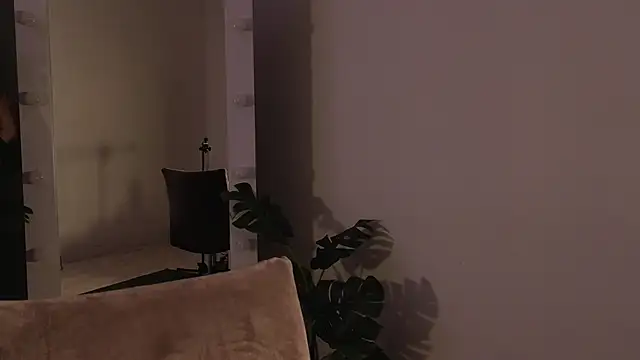 Snapshot of MelodyKey chatting on 09-17-25, 02:19 MelodyKey online show from 09-17-25, 02:19