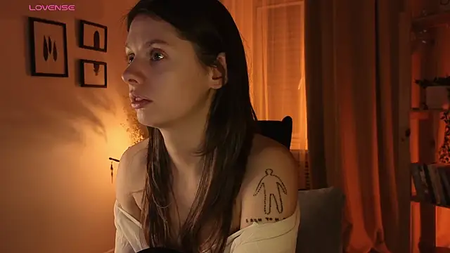 Snapshot of MelodyKey chatting on 12-12-24, 05:48 MelodyKey online show from 12-12-24, 05:48