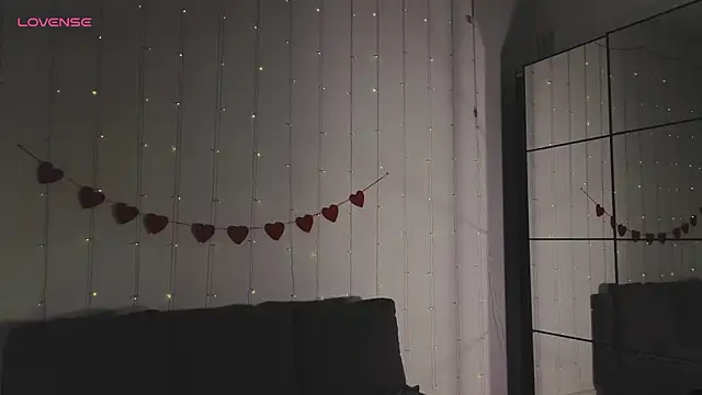 Snapshot of MelodyKey chatting on 02-14-25, 05:57 MelodyKey online show from 02-14-25, 05:57