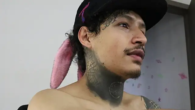 trieone online show from 10-26-25, 01:50