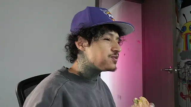 trieone online show from 04-14-26, 02:44