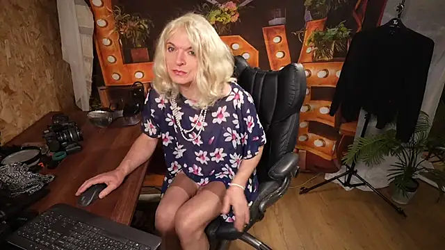 JessicaNylonQueen online show from 10-26-25, 12:27