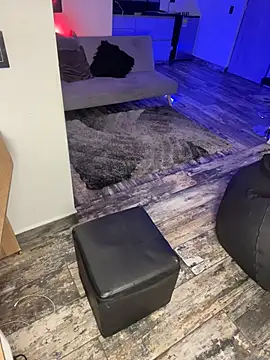 Victoria14  online show from 11-14-25, 12:58