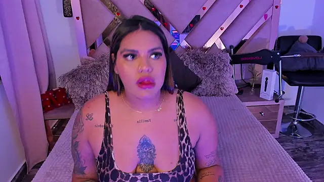 Victoria14  online show from 02-25-25, 01:30