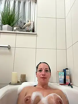 Snapshot of Viola_Beck chatting on 10-19-25, 06:54 Viola Beck online show from 10-19-25, 06:54
