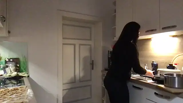 Viola Beck online show from 12-21-25, 04:52