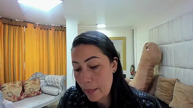 Snapshot of gaby_trent chatting on 10-11-25, 03:24 gaby trent online show from 10-11-25, 03:24
