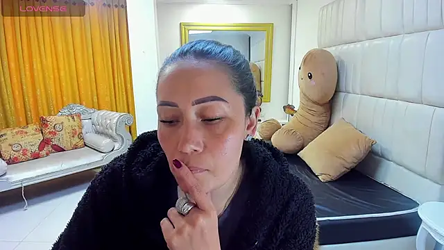 Snapshot of gaby_trent chatting on 03-18-25, 03:55 gaby trent online show from 03-18-25, 03:55