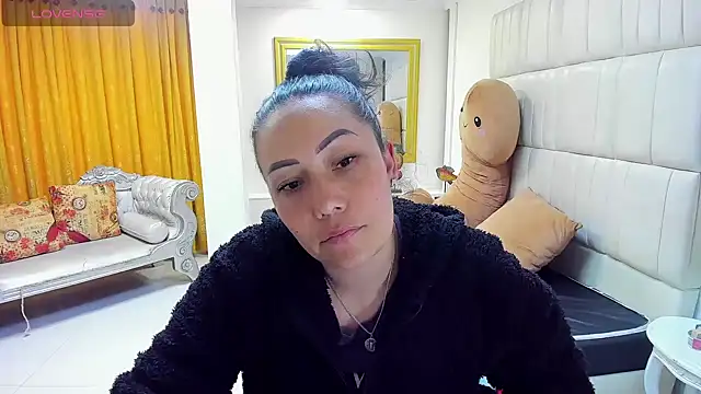 Snapshot of gaby_trent chatting on 03-18-25, 07:33 gaby trent online show from 03-18-25, 07:33