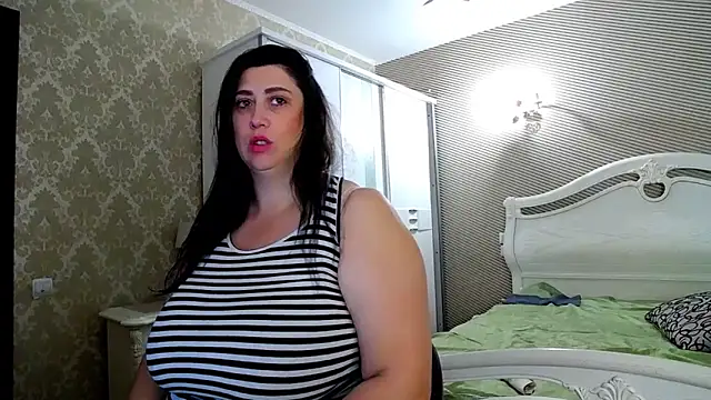 Evelyn Shy online show from 10-21-25, 06:13