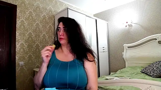 Evelyn Shy online show from 03-31-26, 08:49