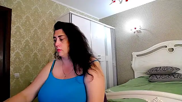 Snapshot of Evelyn_Shy chatting on 06-18-26, 08:35 Evelyn Shy online show from 06-18-26, 08:35
