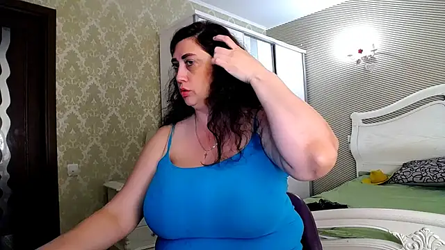 Snapshot of Evelyn_Shy chatting on 07-14-26, 10:43 Evelyn Shy online show from 07-14-26, 10:43
