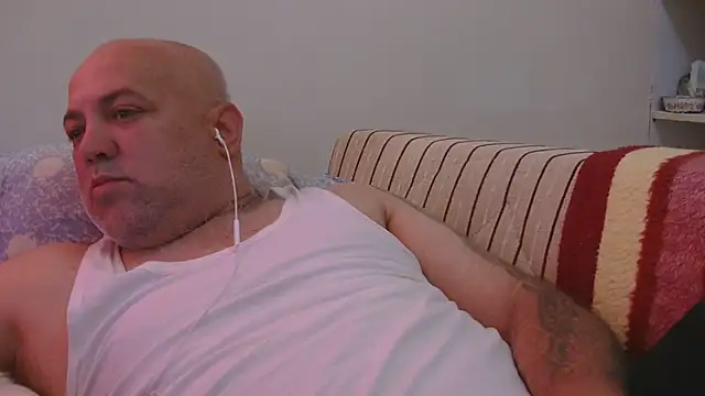 Snapshot of husoizmir chatting on 06-12-26, 12:03 husoizmir online show from 06-12-26, 12:03