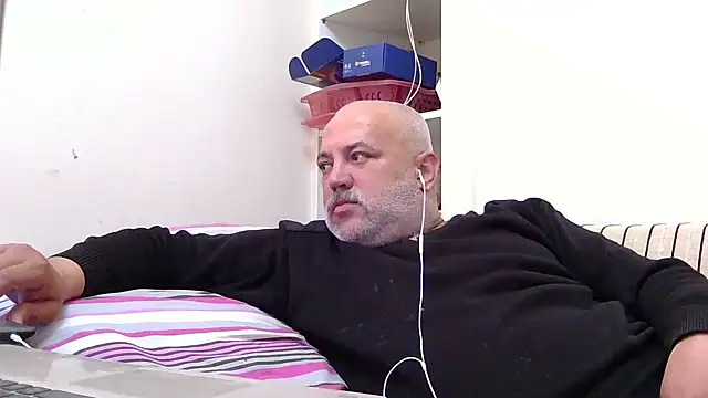 Snapshot of husoizmir chatting on 05-12-26, 12:44 husoizmir online show from 05-12-26, 12:44