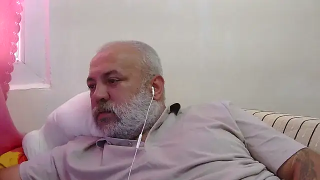 Snapshot of husoizmir chatting on 06-03-26, 02:33 husoizmir online show from 06-03-26, 02:33
