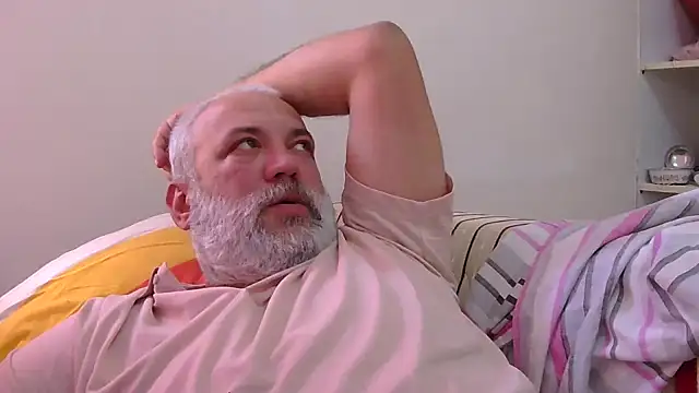 Snapshot of husoizmir chatting on 06-06-26, 10:31 husoizmir online show from 06-06-26, 10:31