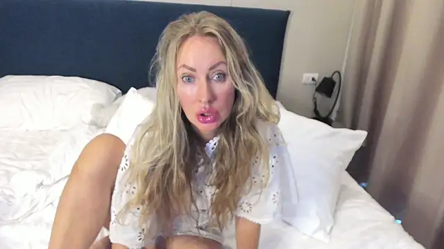 Snapshot of Veola_new chatting on 02-16-26, 02:32 Veola new online show from 02-16-26, 02:32