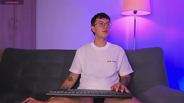 LeaneSeb online show from 03-07-26, 01:12