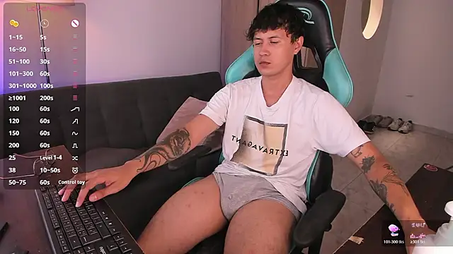 Snapshot of LeaneSeb chatting on 02-11-26, 05:13 LeaneSeb online show from 02-11-26, 05:13