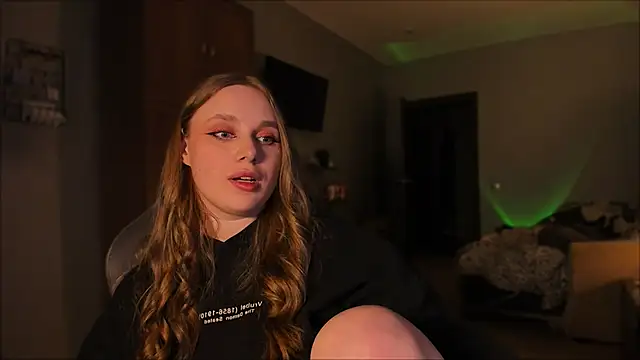 Snapshot of Rachel_Ro chatting on 01-18-25, 02:36 Rachel Ro online show from 01-18-25, 02:36