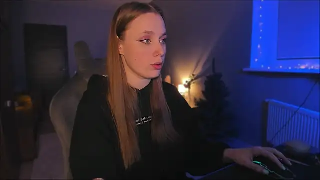 Snapshot of Rachel_Ro chatting on 12-15-24, 06:48 Rachel Ro online show from 12-15-24, 06:48
