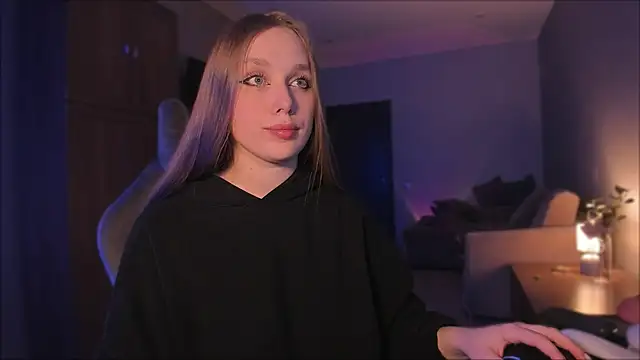 Snapshot of Rachel_Ro chatting on 12-22-24, 12:17 Rachel Ro online show from 12-22-24, 12:17