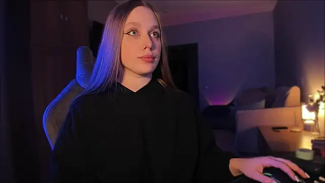 Snapshot of Rachel_Ro chatting on 12-24-24, 06:17 Rachel Ro online show from 12-24-24, 06:17