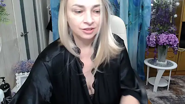 Mika Passion online show from 11-30-25, 08:59