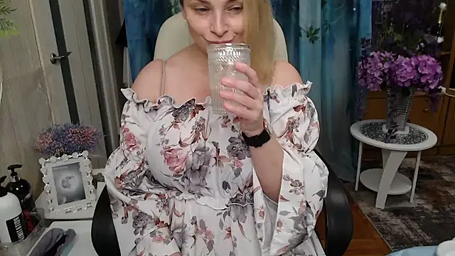 Mika Passion online show from 11-15-25, 08:24