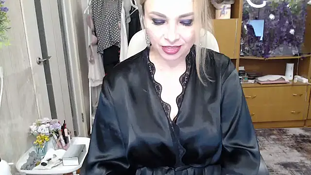 Snapshot of Mika_Passion chatting on 10-17-25, 07:33 Mika Passion online show from 10-17-25, 07:33
