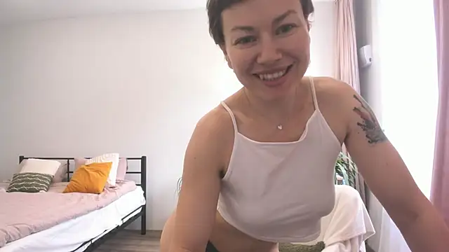 Snapshot of Alexisweet chatting on 05-10-26, 02:48 Alexisweet online show from 05-10-26, 02:48