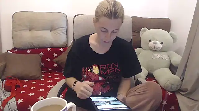 Snapshot of Aliss_Hottie chatting on 09-28-25, 07:04 Aliss Hottie online show from 09-28-25, 07:04