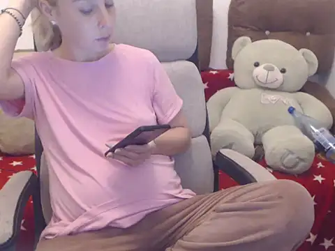 Snapshot of Aliss_Hottie chatting on 10-09-25, 08:48 Aliss Hottie online show from 10-09-25, 08:48