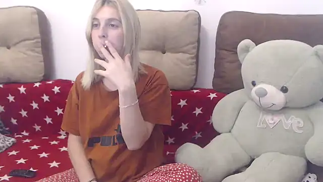 Snapshot of Aliss_Hottie chatting on 09-20-25, 07:13 Aliss Hottie online show from 09-20-25, 07:13