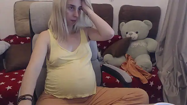 Snapshot of Aliss_Hottie chatting on 10-06-25, 08:59 Aliss Hottie online show from 10-06-25, 08:59