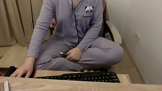 Snapshot of Aliss_Hottie chatting on 01-09-25, 06:06 Aliss Hottie online show from 01-09-25, 06:06