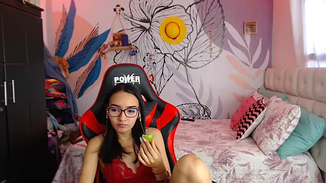 LinzyBaner online show from 01-13-25, 10:03