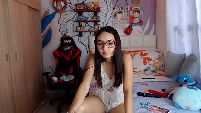 Snapshot of LinzyBaner chatting on 03-31-26, 10:01 LinzyBaner online show from 03-31-26, 10:01